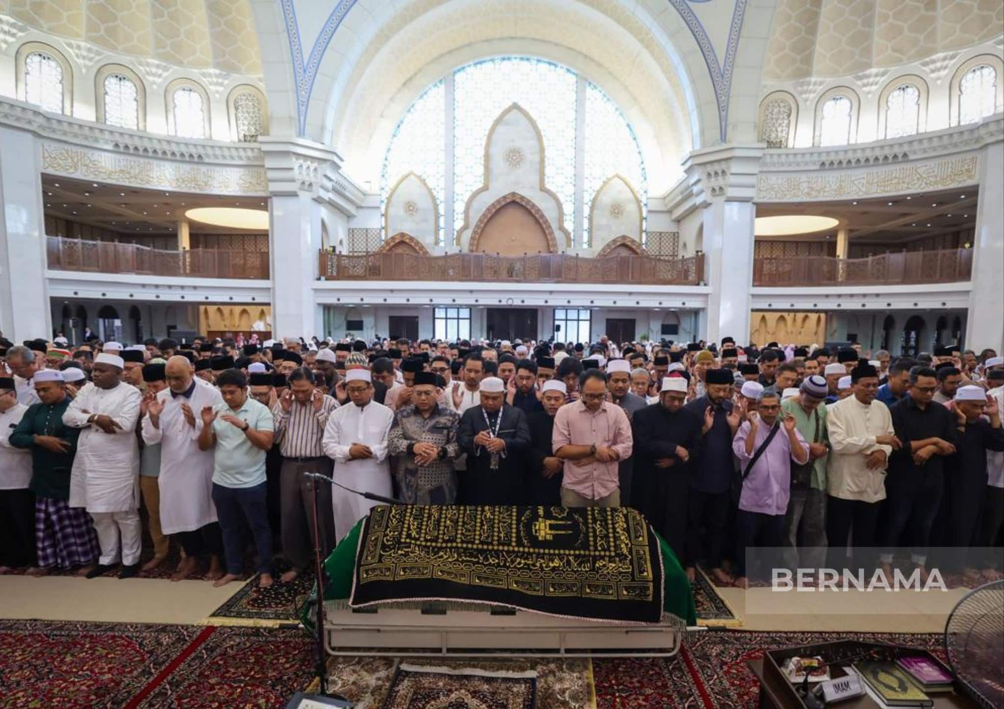 Daim Zainuddin selamat dikebumi di tanah perkuburan Bukit Kiara 1