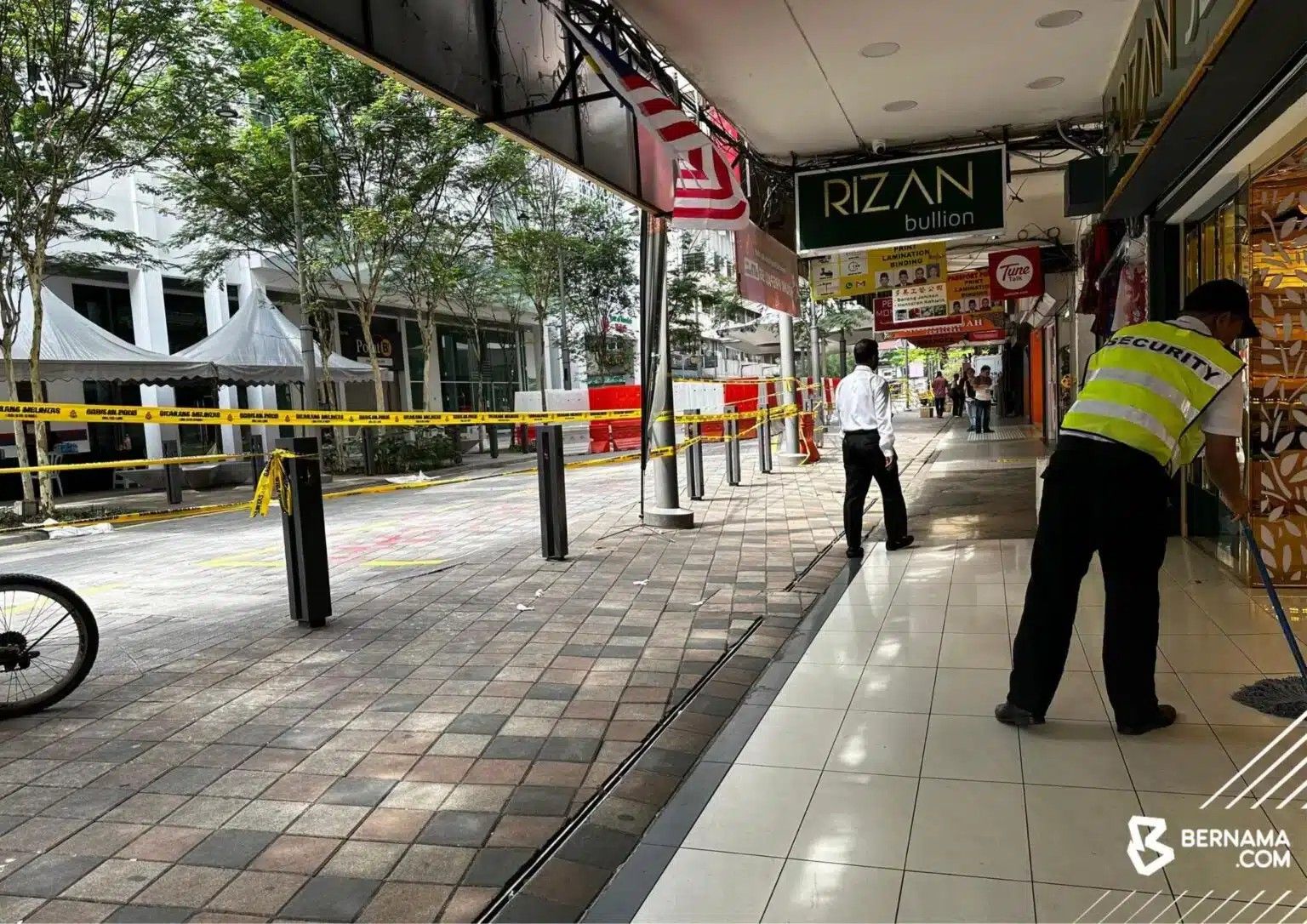 நிலம் உள்வாங்கும் சம்பவத்தால் பாதிக்கப்பட்ட  ஜாலான் மஸ்ஜிட் இந்தியா பகுதி பொதுமக்களுக்கு மீண்டும் திறக்கப்பட்டுள்ளது