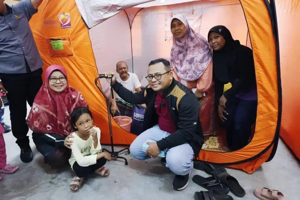 雪大臣：强降雨大涨潮酿水灾  吁民众今晚续警惕环境变化