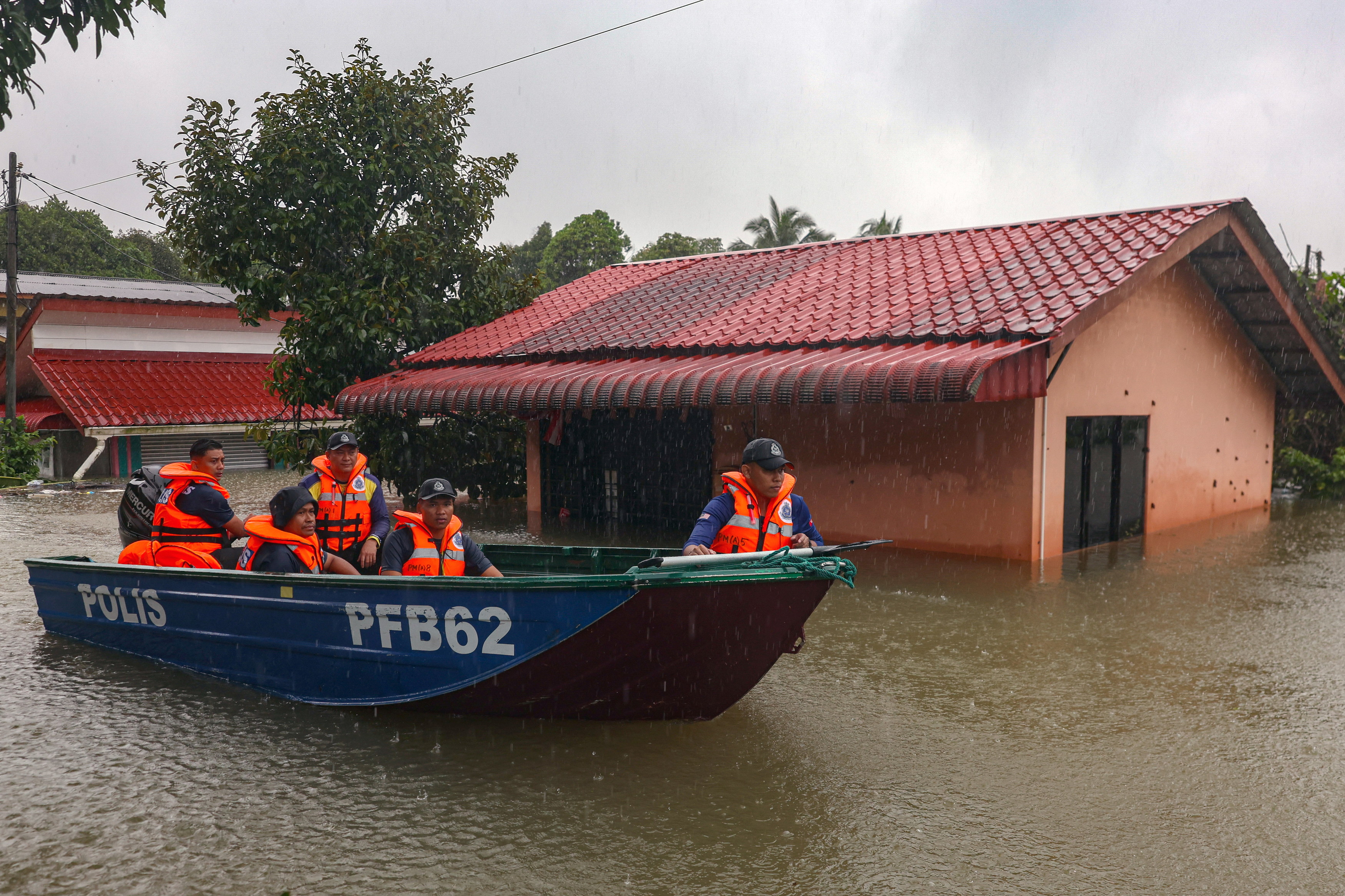 Flood evacuee toll drops in several states
