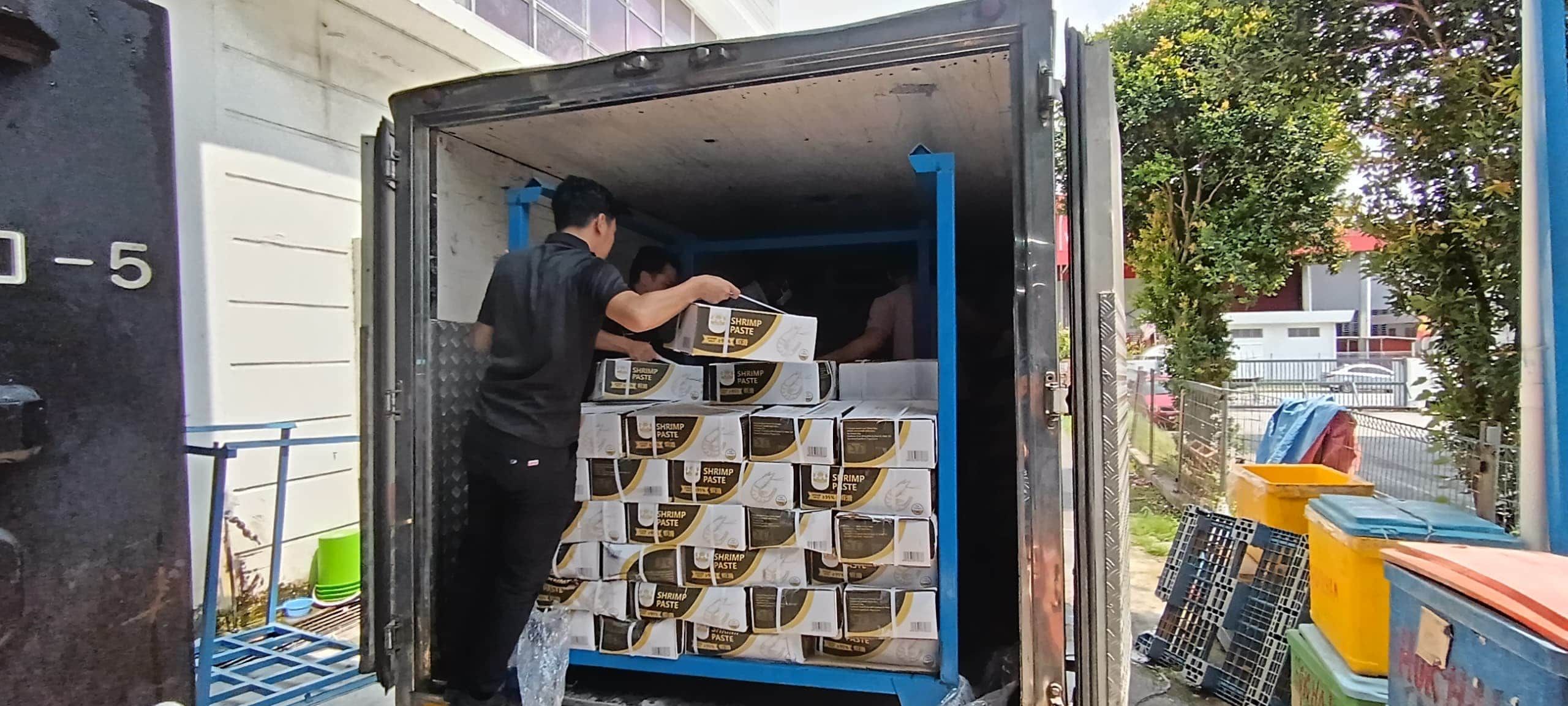 KPDN rampas 7,860 pes udang tiruan bernilai RM50,000 di Pandamaran