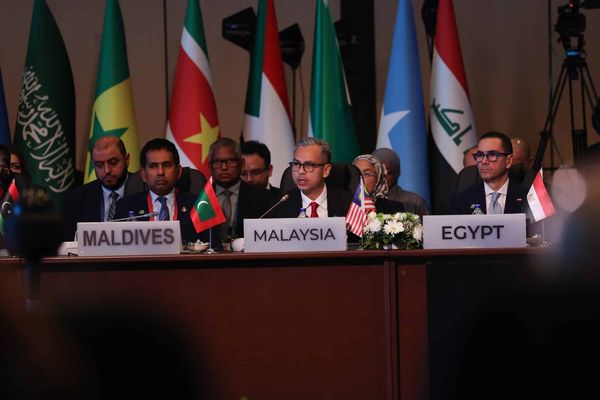 伊组织成员国须加强金融合作 法米:加强数码支付系统