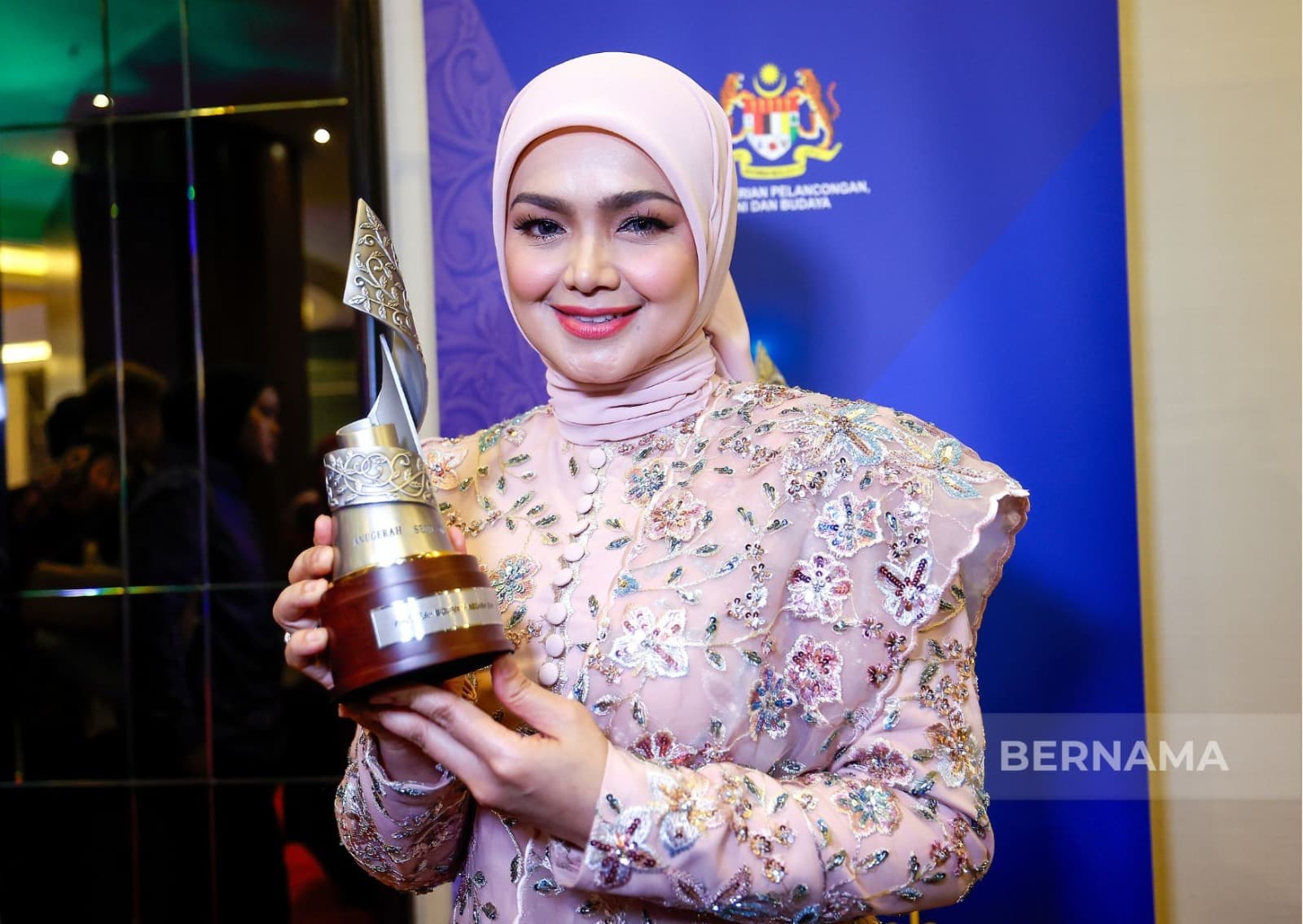 Diiktiraf biduanita negara, Siti Nurhaliza iltizam terus angkat martabat seni