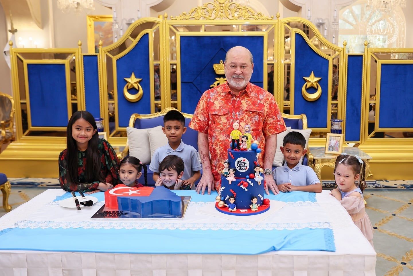 儿孙满堂共聚天伦 元首欢庆66岁生日