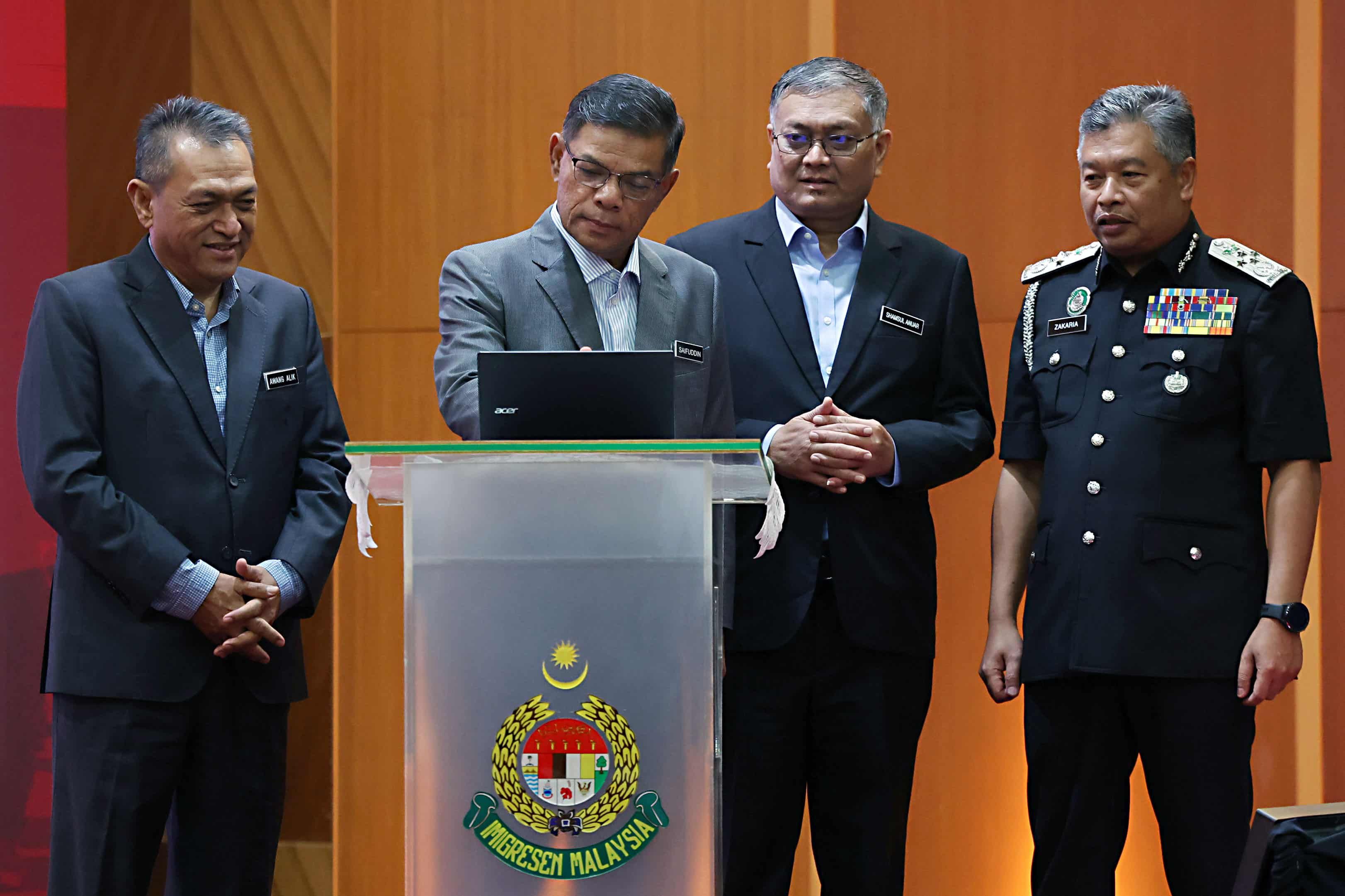 内长：移民局明年1月起 推数码特殊通行证eSP