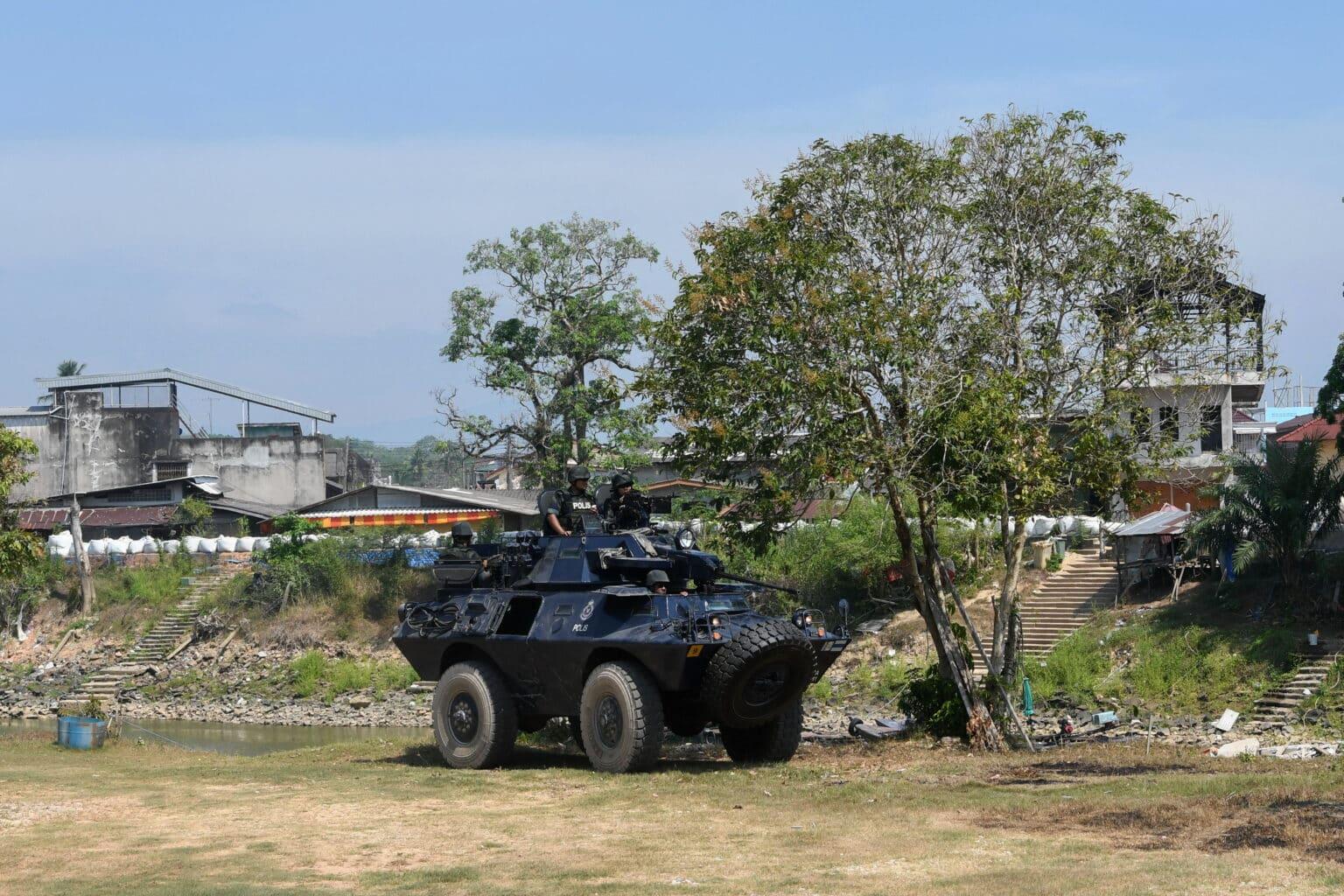 Polis tahan remaja umur 15 tahun seludup beras dipercayai dari Thailand