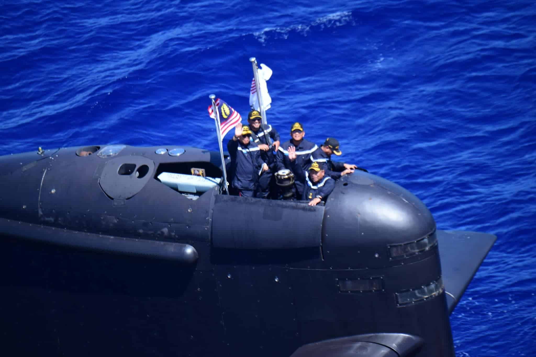 防长视察亚庇海军基地见证  KD敦拉萨号潜艇仍高效运作