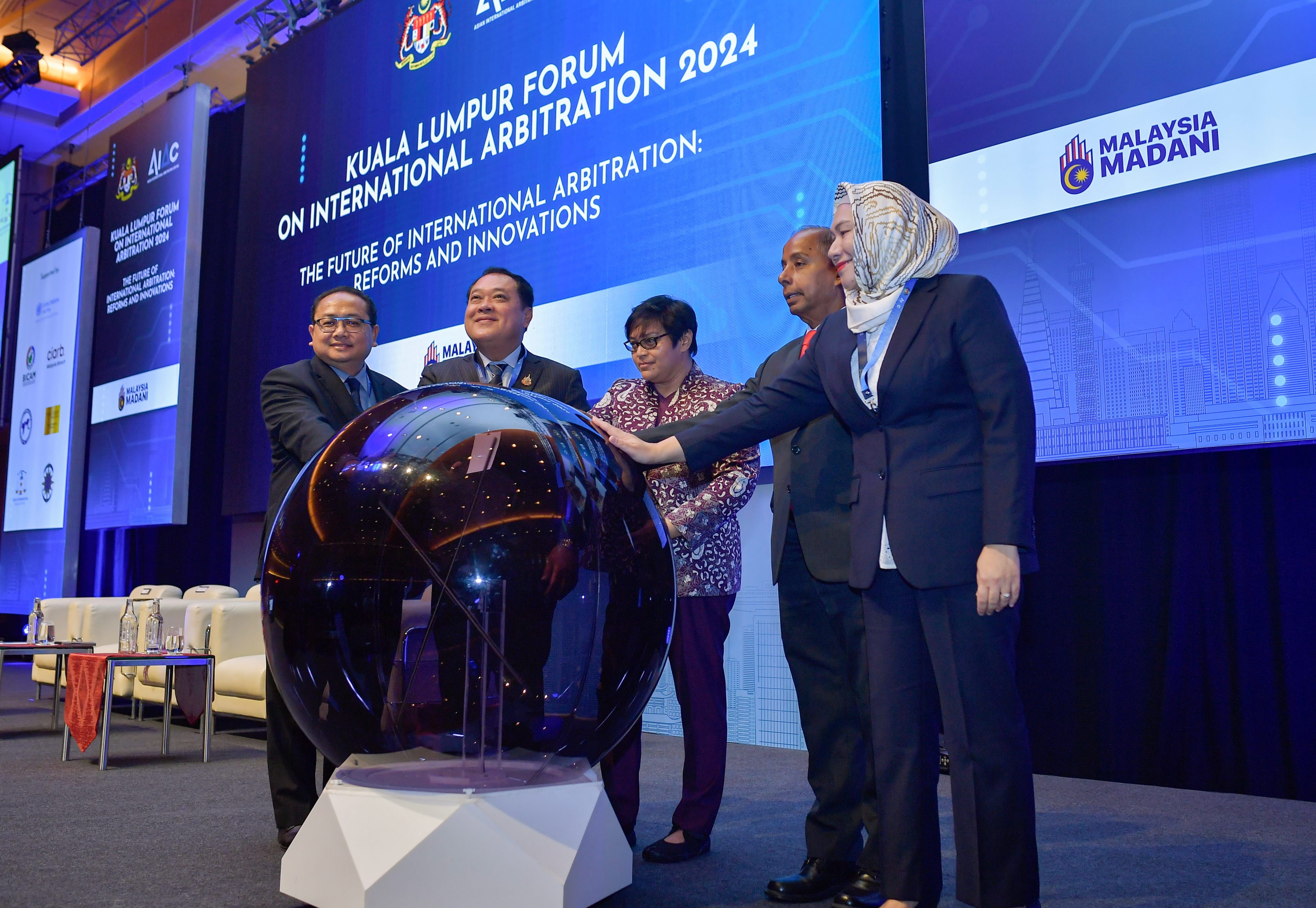 要具资格受保护  部长：告密者需先举报