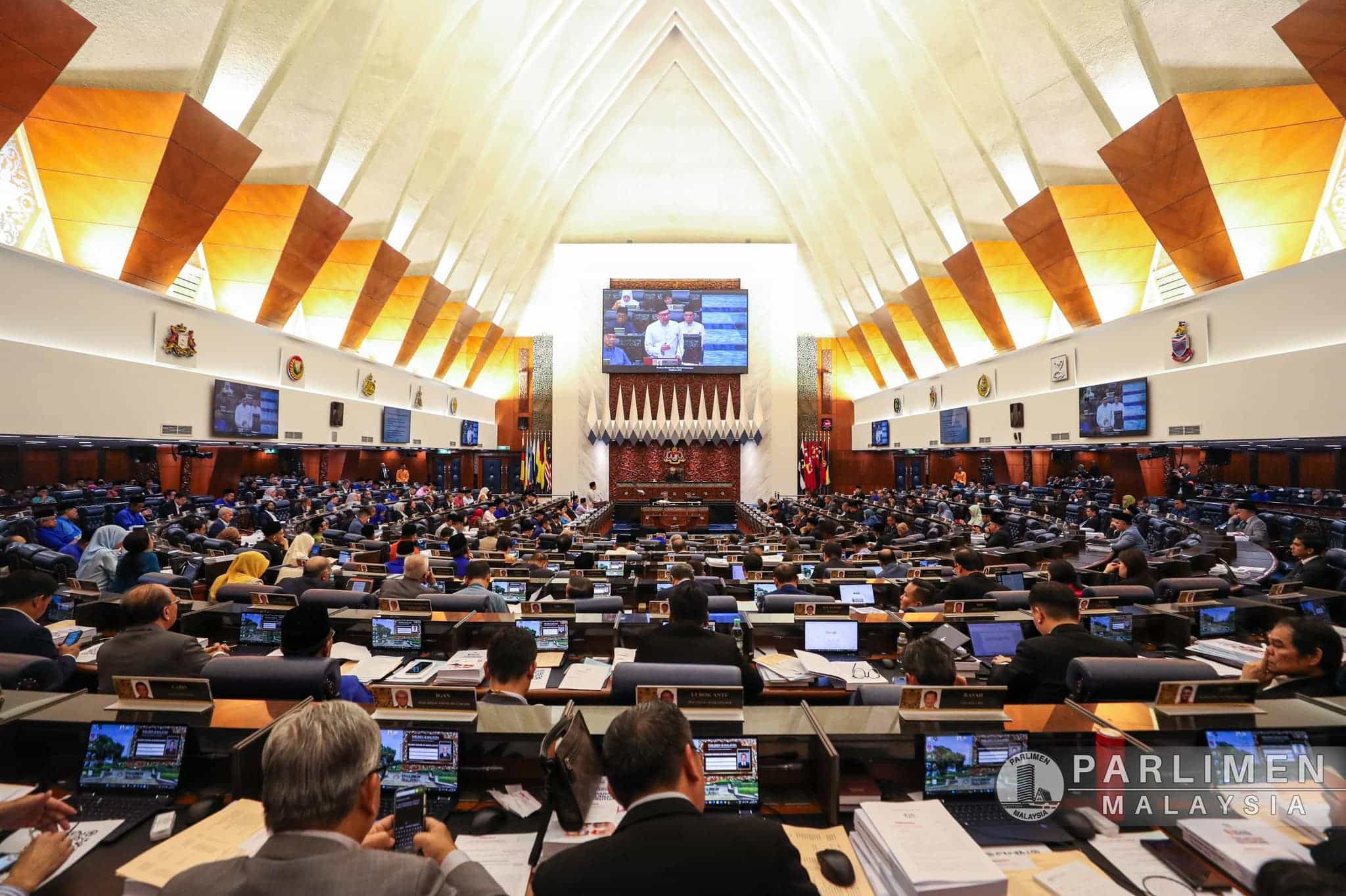 Dewan Rakyat sitting today to cover U Mobile 5G network licence