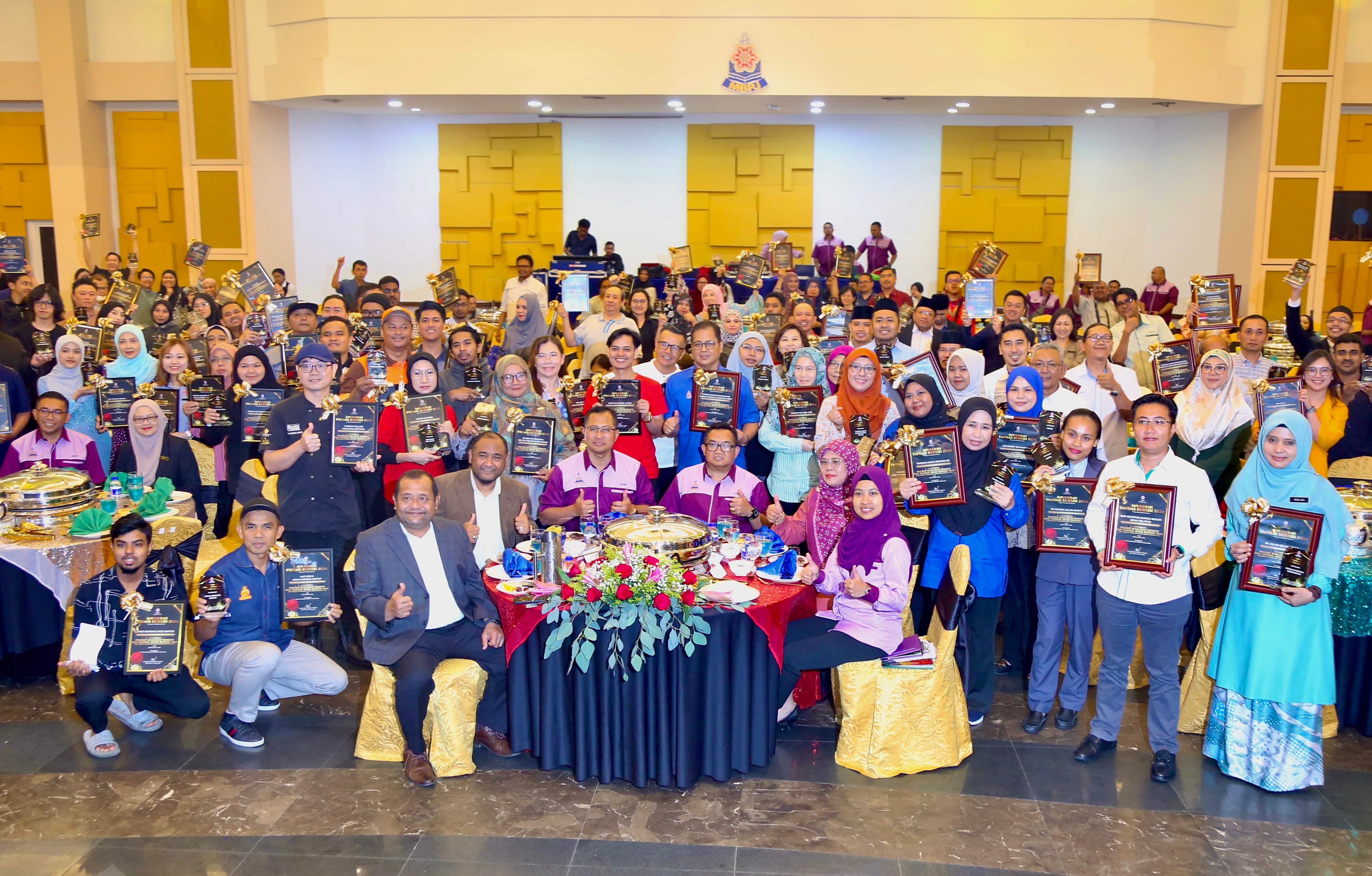 灵市厅表彰卫生典范 90食肆29厕所获最干净奖