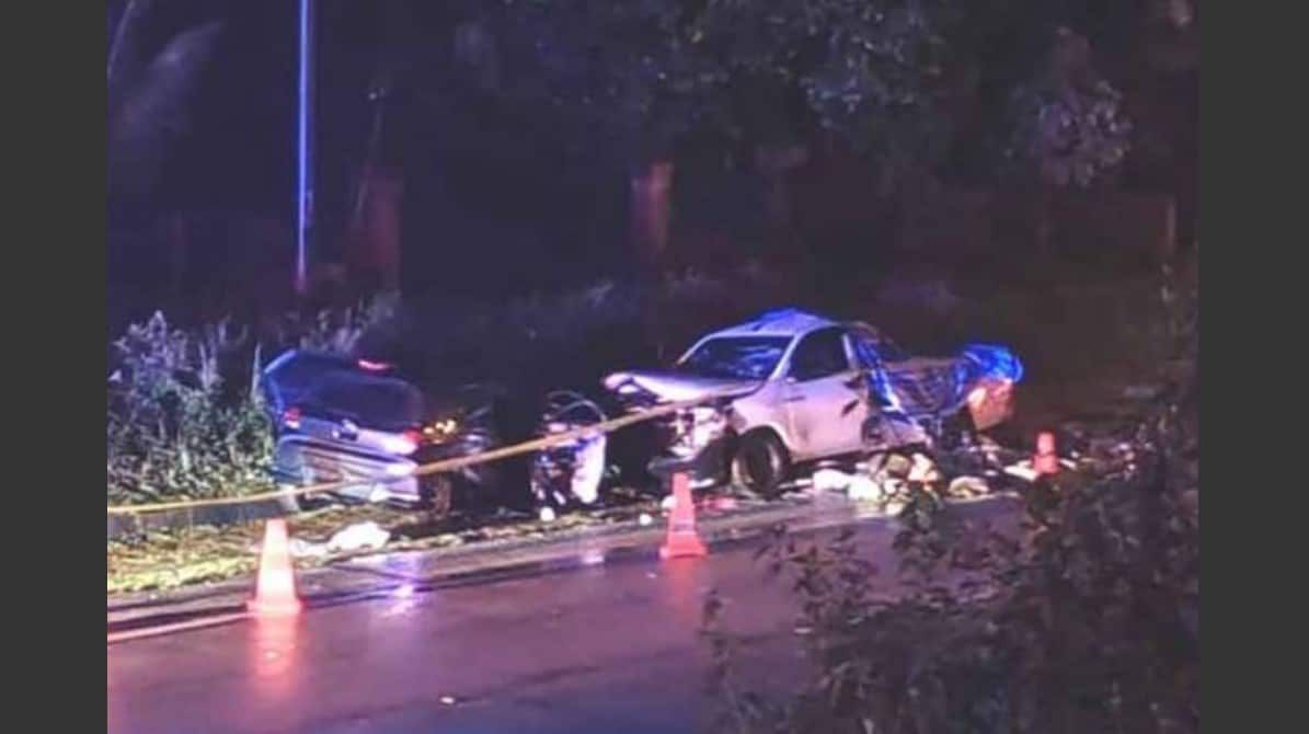 轿车与四驱车凌晨相撞 一家四口3死1重伤