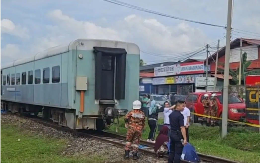 母子越过轨道被火车撞  母亲惨死儿子重伤