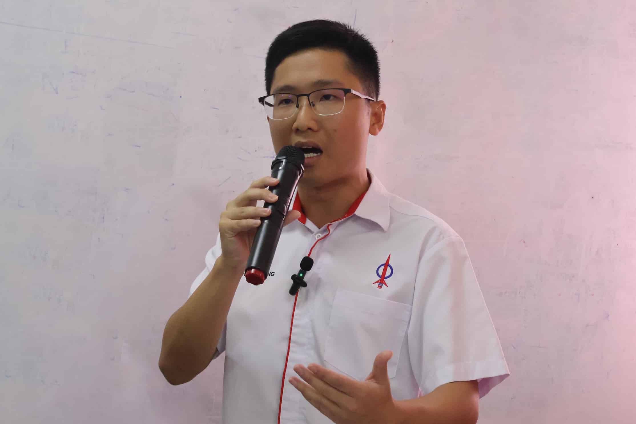 登唯一女议员促禁青春女子表演 何子扬斥极端典当女权