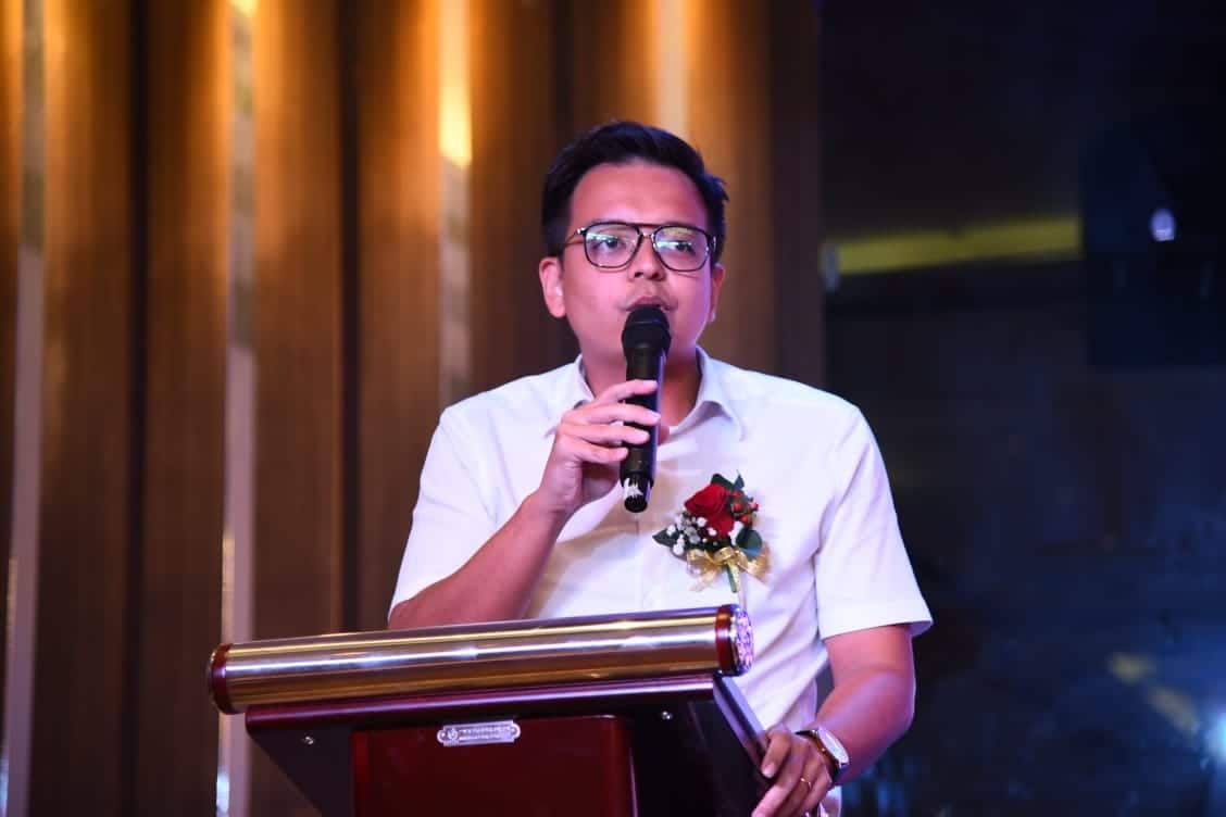 促胡栋强了解政府经济布局   王俊伟：要马儿跑又要马儿不吃草？