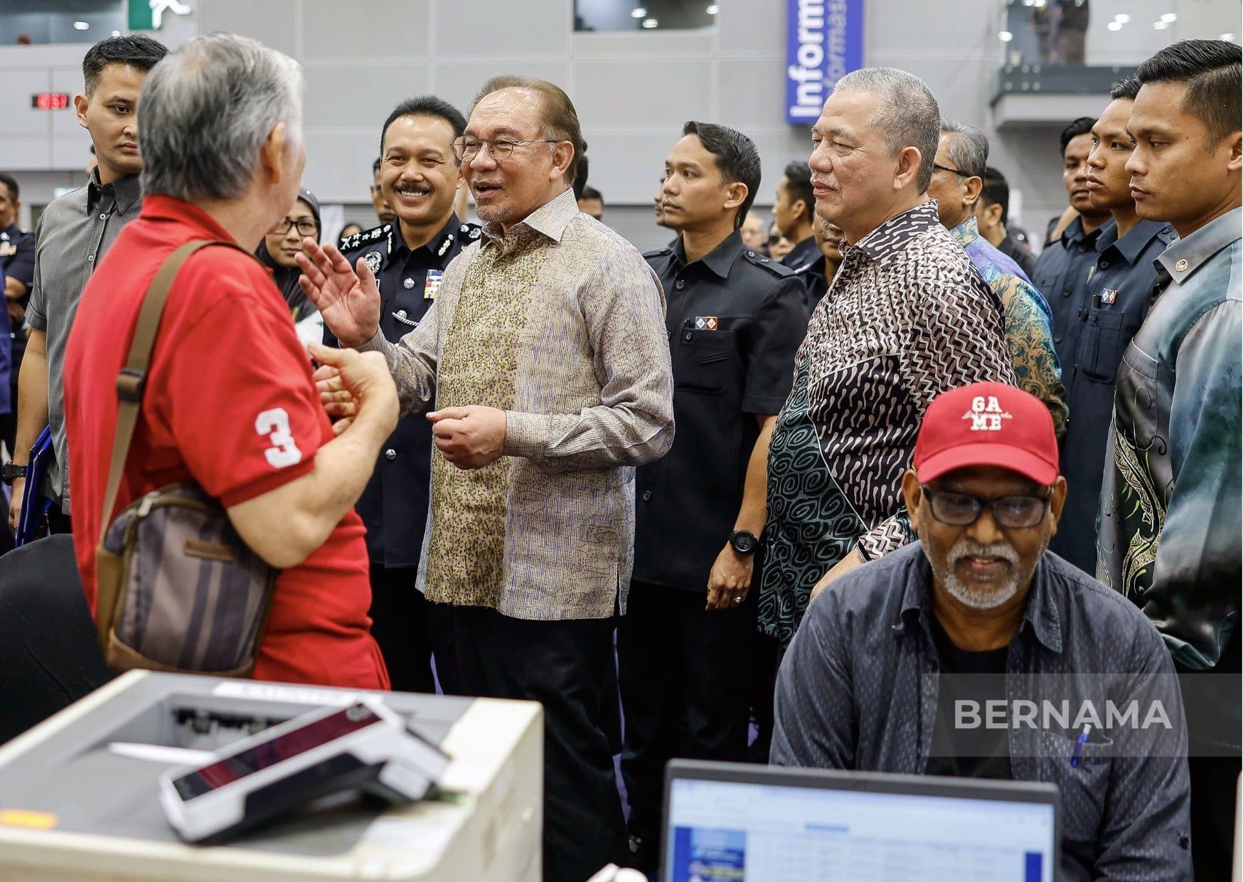 山苏：减少繁文缛节杜绝贪污  隆宣言体现公仆全面支持改革