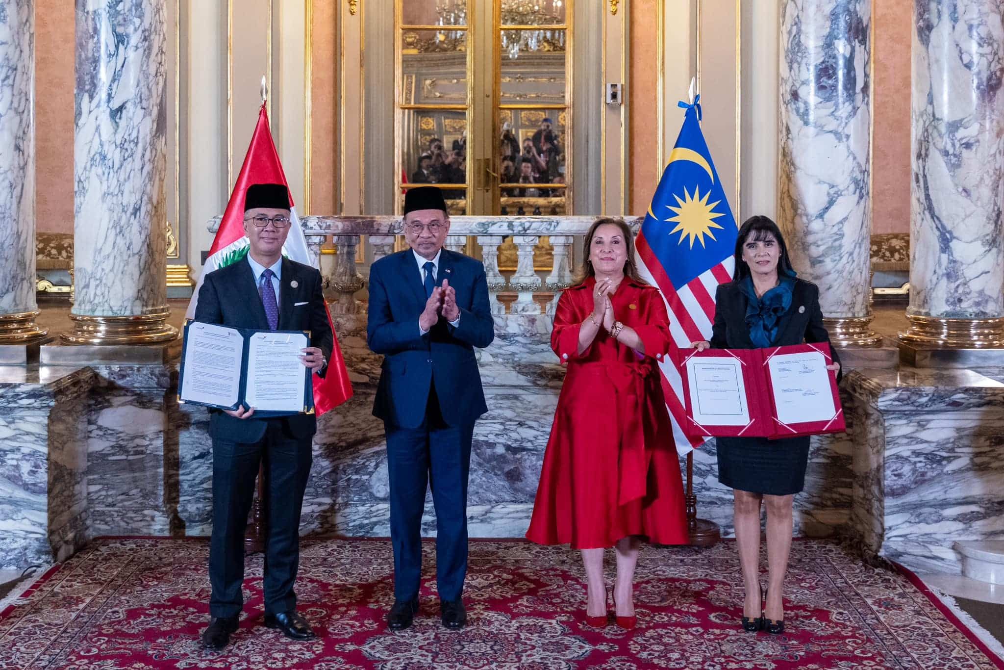 安华出访秘鲁次日   见证两国签署3份备忘录