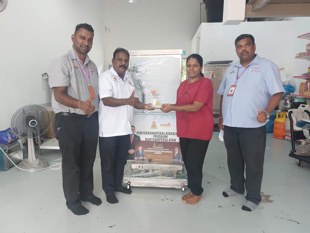 ஐ-சீட் மூலம் ஒன்பது பேருக்கு வர்த்தக உபகரணங்கள் விநியோகம்