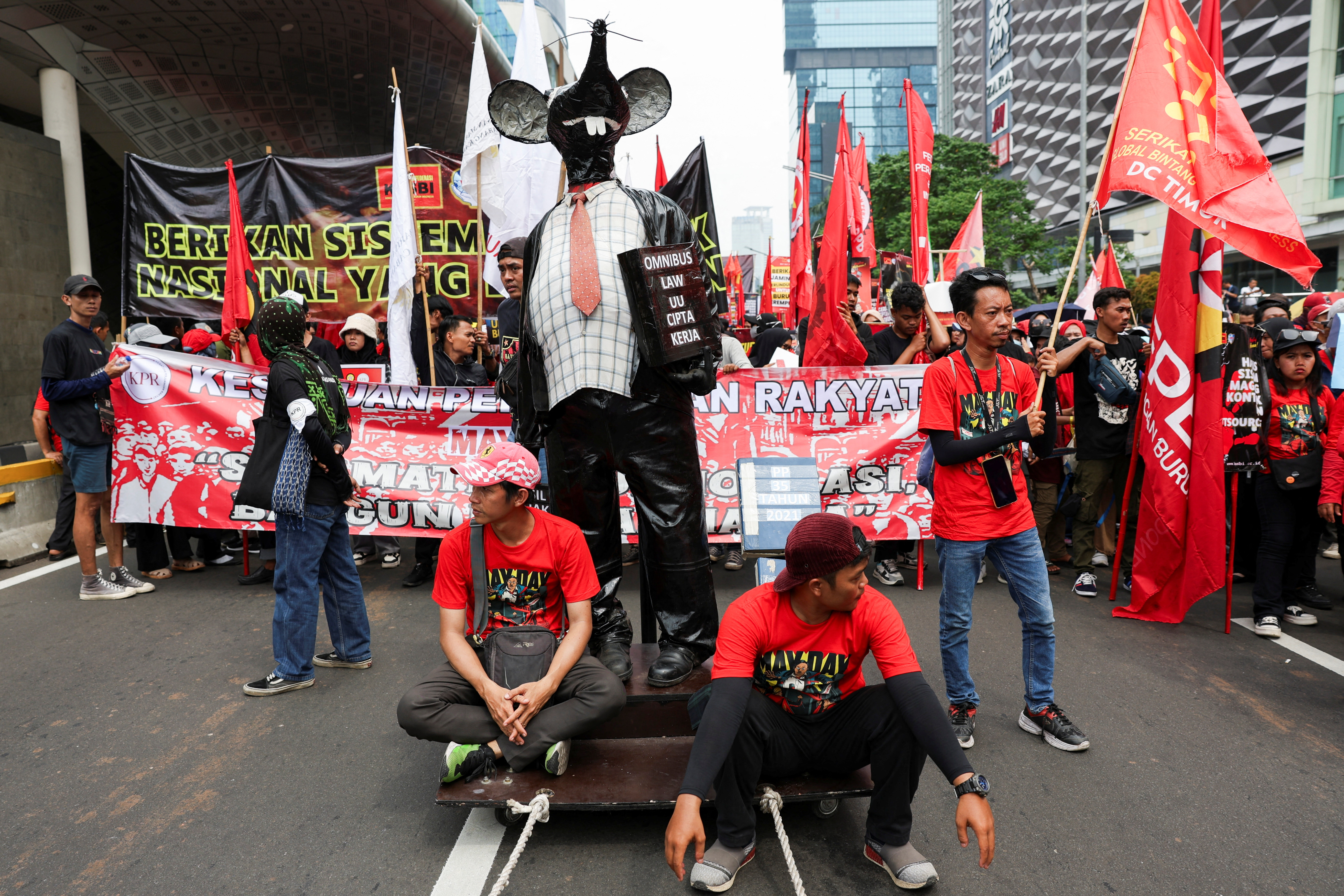 Indonesian labour unions expect higher wages after court ruling