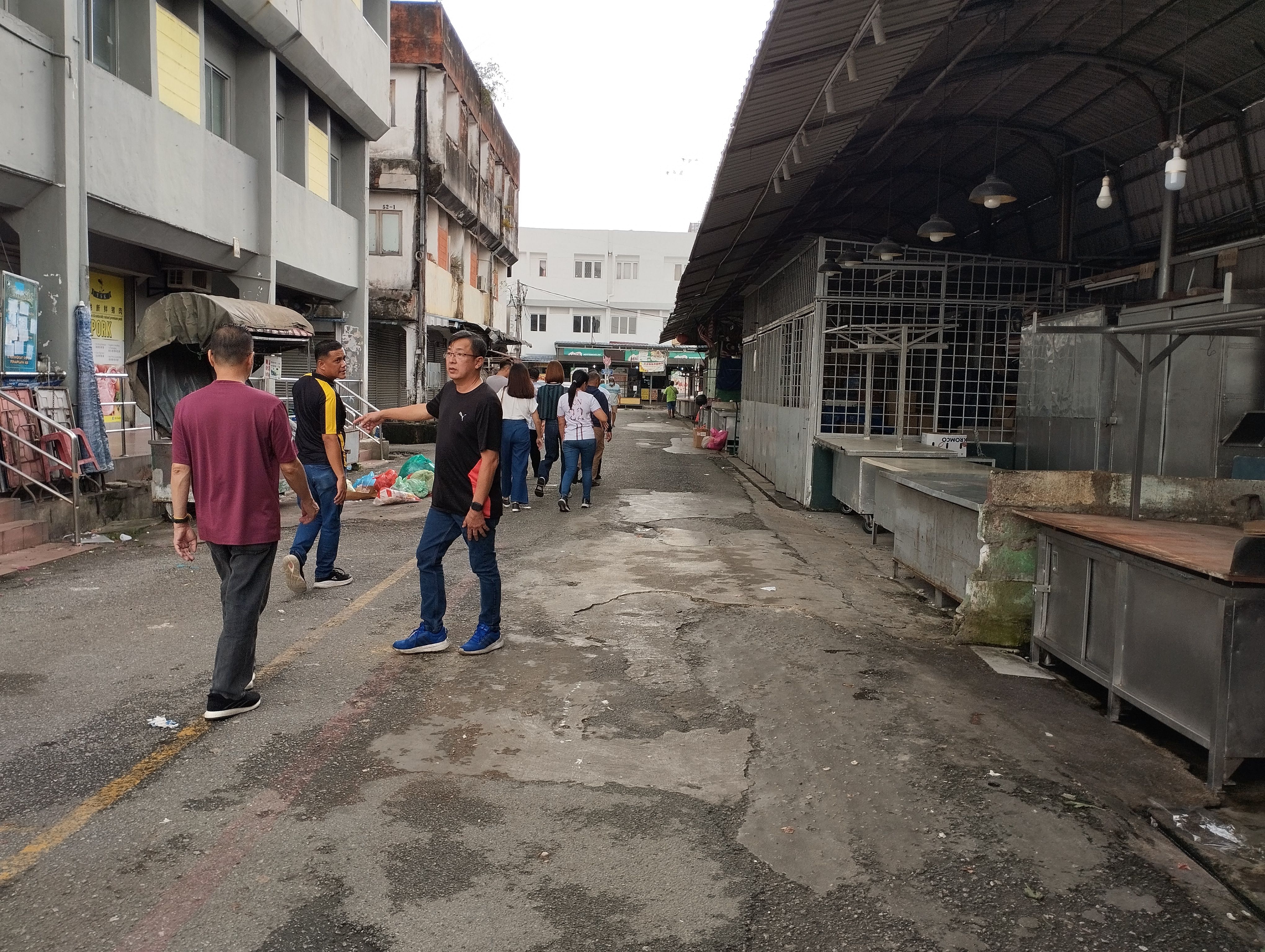 安邦太子园巴刹路面不平有坑洞 游佳豪特拨5万重铺更耐用