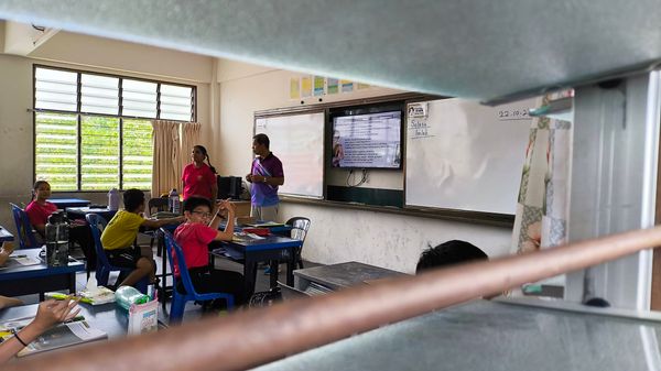 教长:取消学校考试 减轻学生课业压力