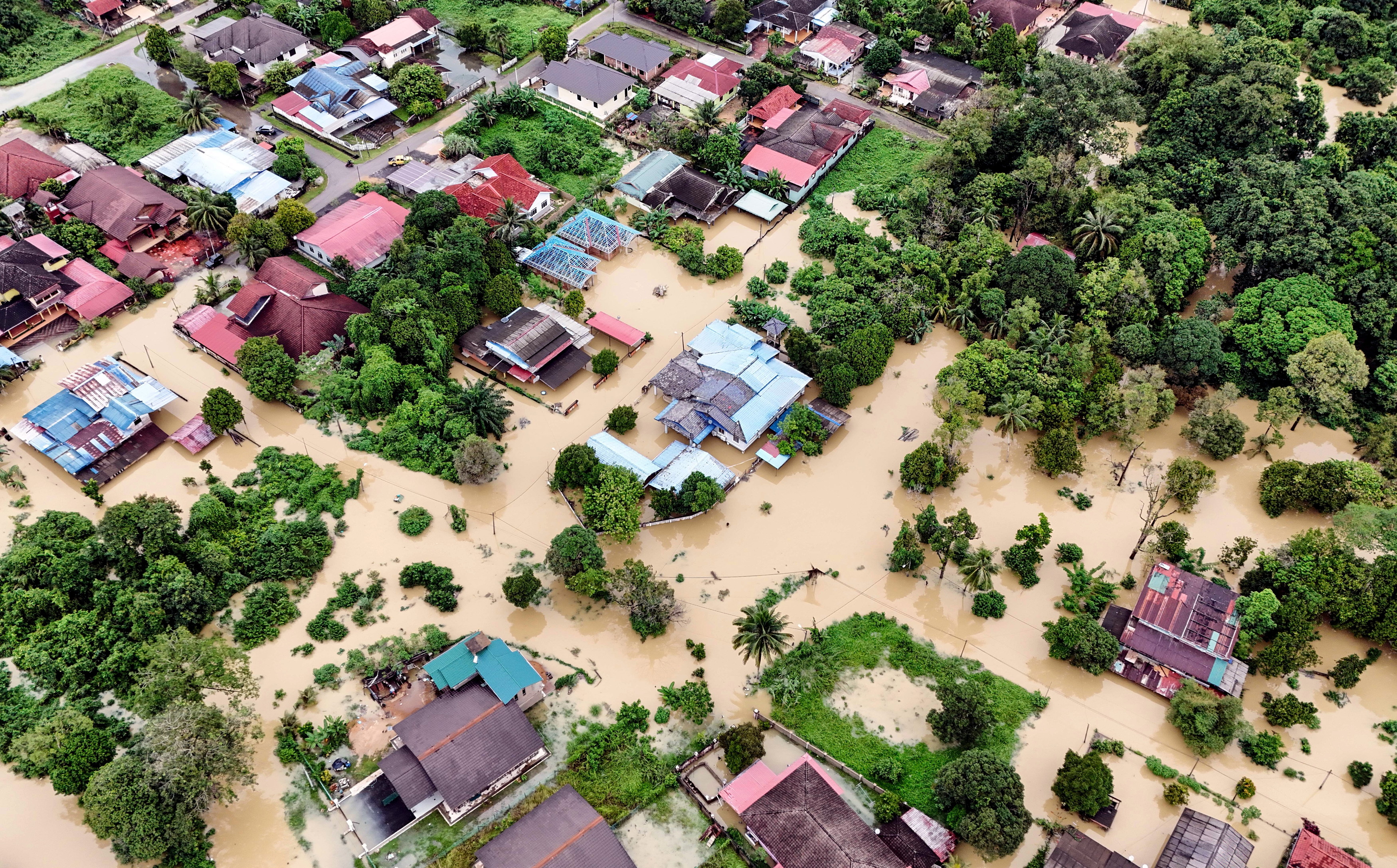 Floods: Police advise motorists to drive carefully, avoid crossing strong currents