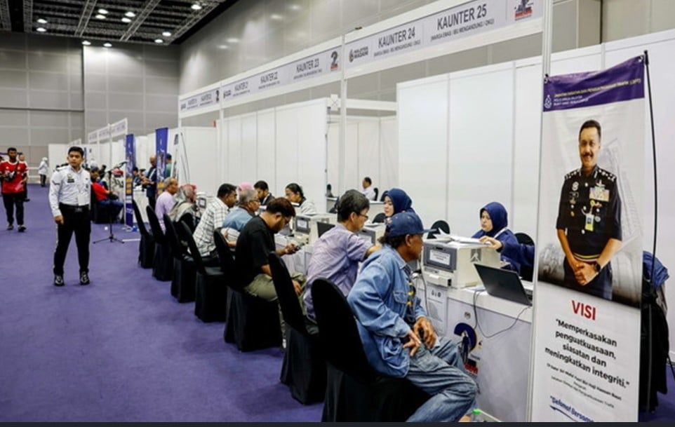 政府两周年庆交通罚单折扣60%  首日清还2.44万传票收回210万