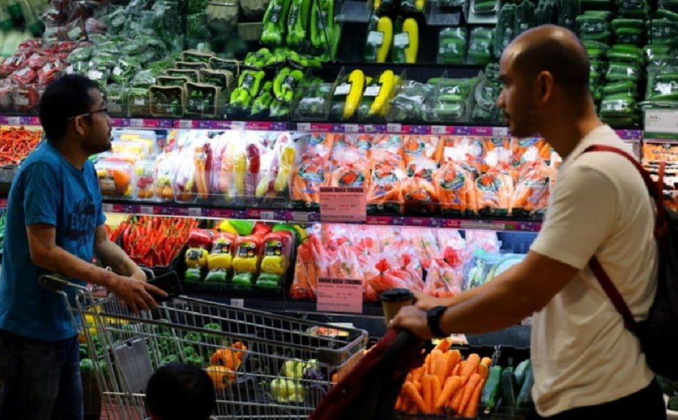 雨季蔬菜供应减少价格攀升 农长：菜价料明年3月回稳