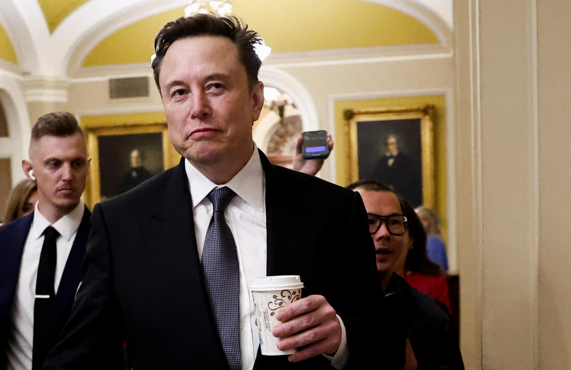 Musk becomes first person with estimated fortune over US$400 bln