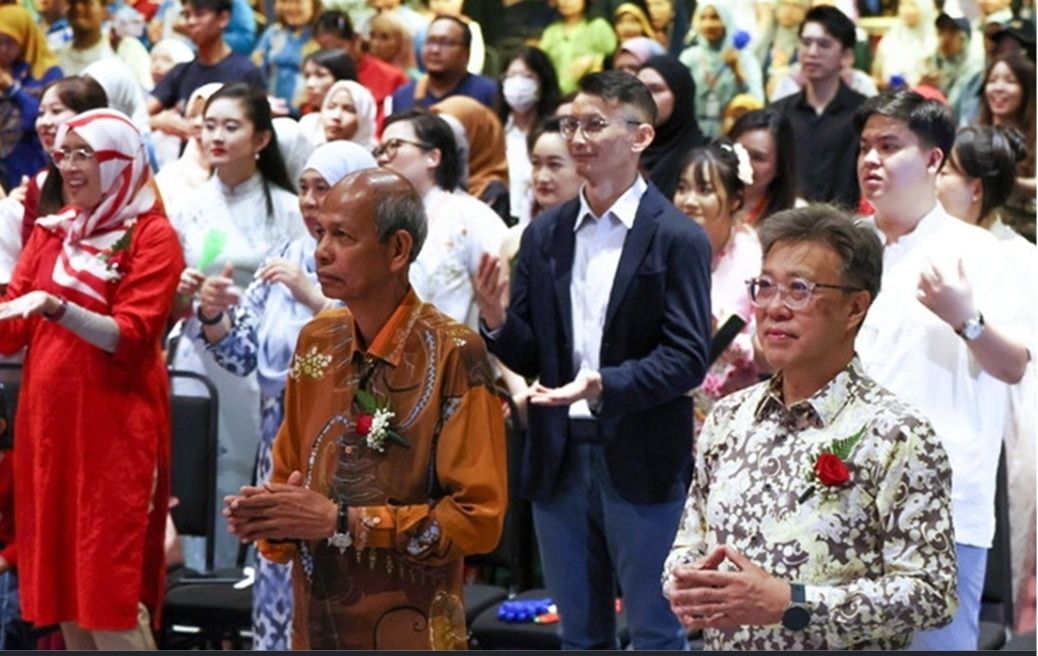 马吉德：青年传递马中友谊火炬