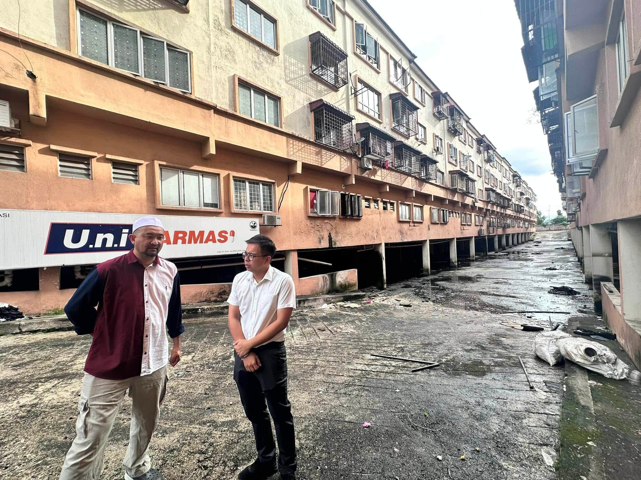 蕉赖白马花园店寓停车场常年积水 设计缺陷致居民叹18年无法使用