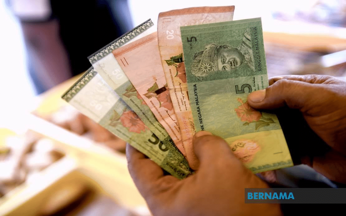 Ringgit opens lower amid global economic challenges