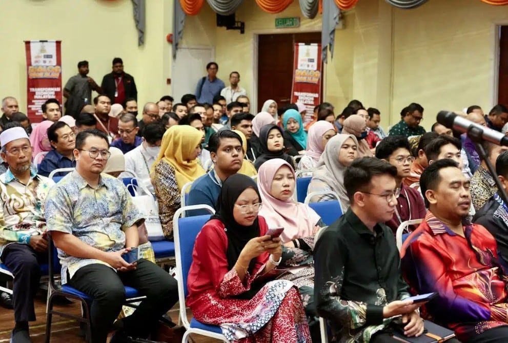 莎阿南对话会聚焦AI及经济     为青年规划未来指引方向