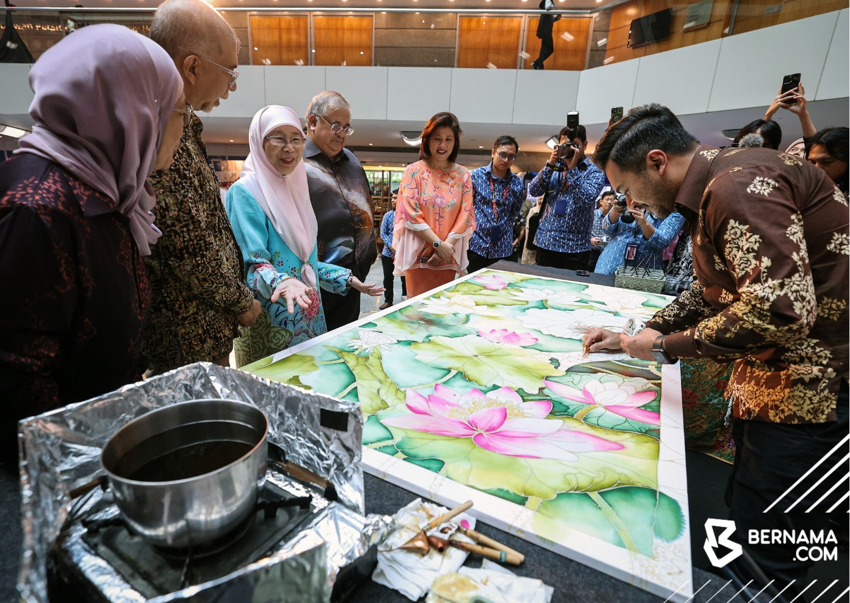 Pertandingan, Pesta Batik Lestari usaha martabat karya batik tempatan ke mata dunia