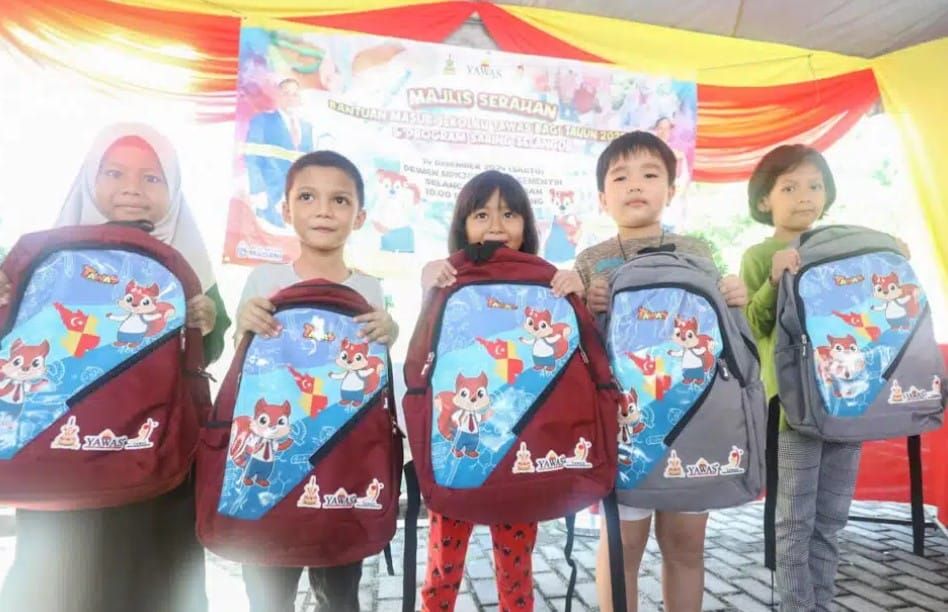 助家长减轻新学年负担  巫统议员赞新生入学援助计划