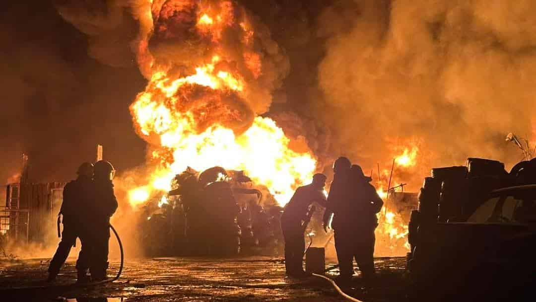 废品收集中心圣诞夜遇祝融 消拯员耗约2小时灭火