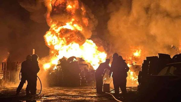 废品收集中心圣诞夜遇祝融 消拯员耗约2小时灭火