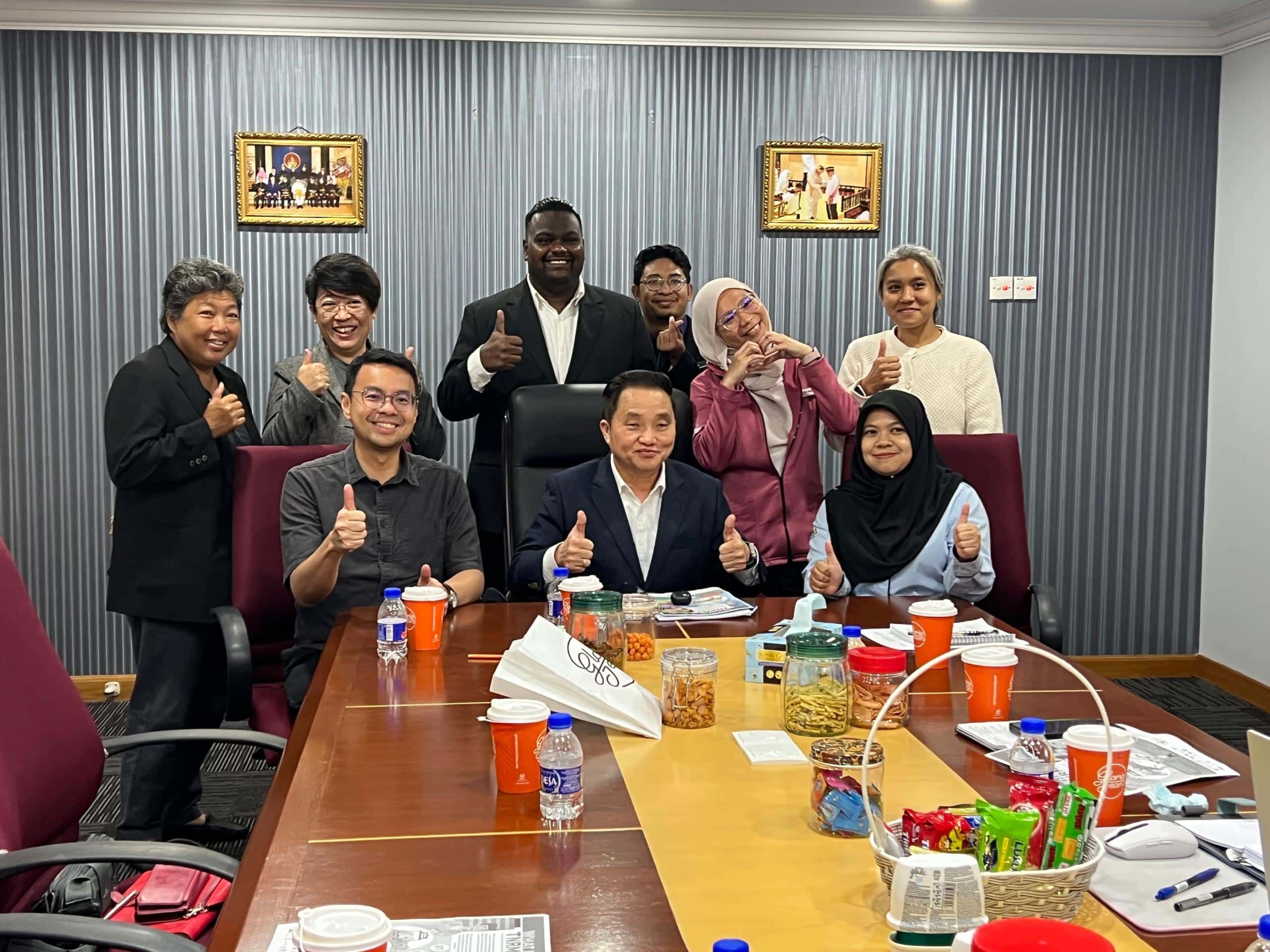 李健聪率5非政府组织会晤黄瑞林 拟推“诱捕-绝育-管理”解决流浪动物问题