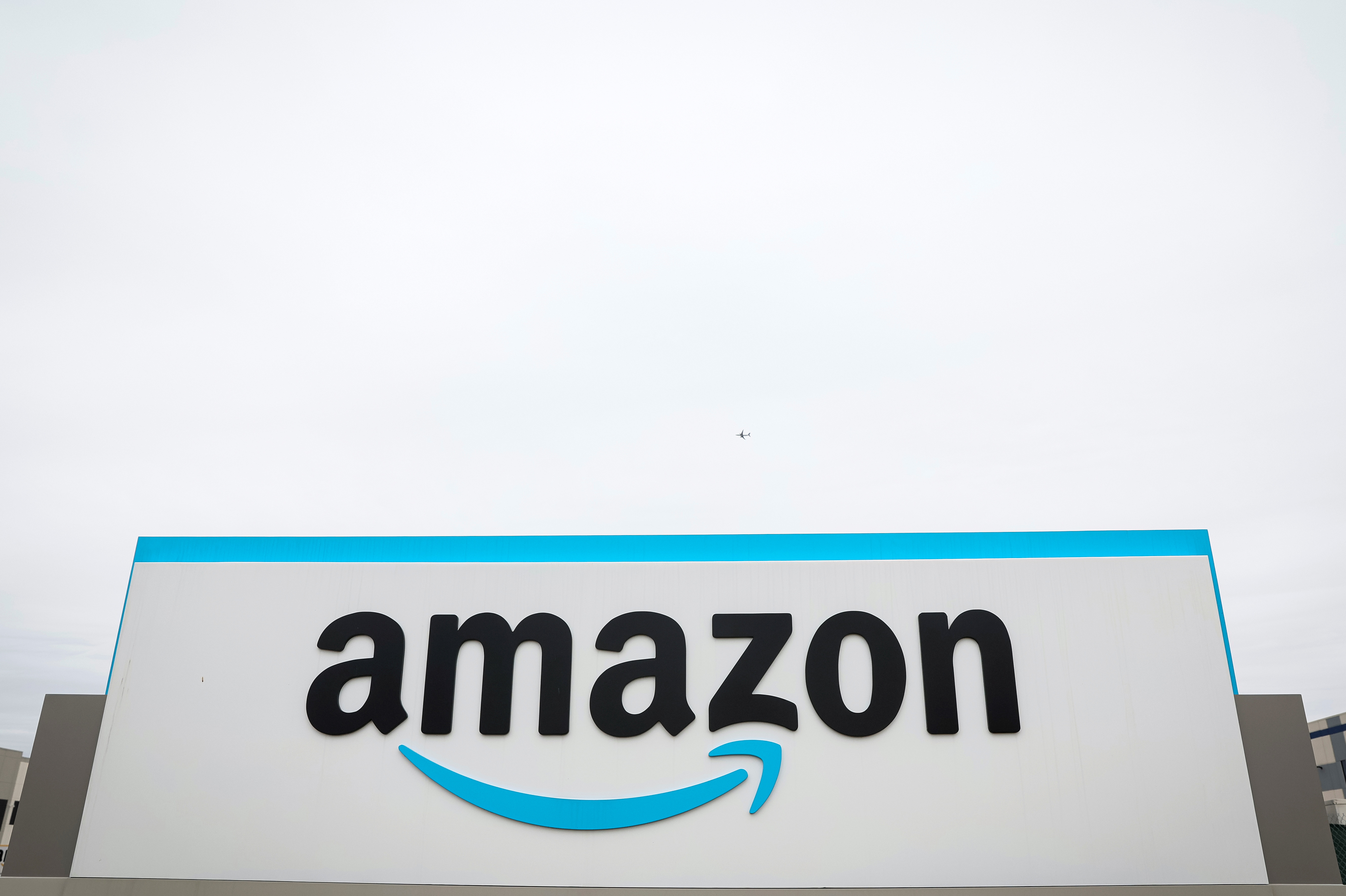 Amazon to donate US$1 mln to Trump inaugural fund, to air event on Prime Video