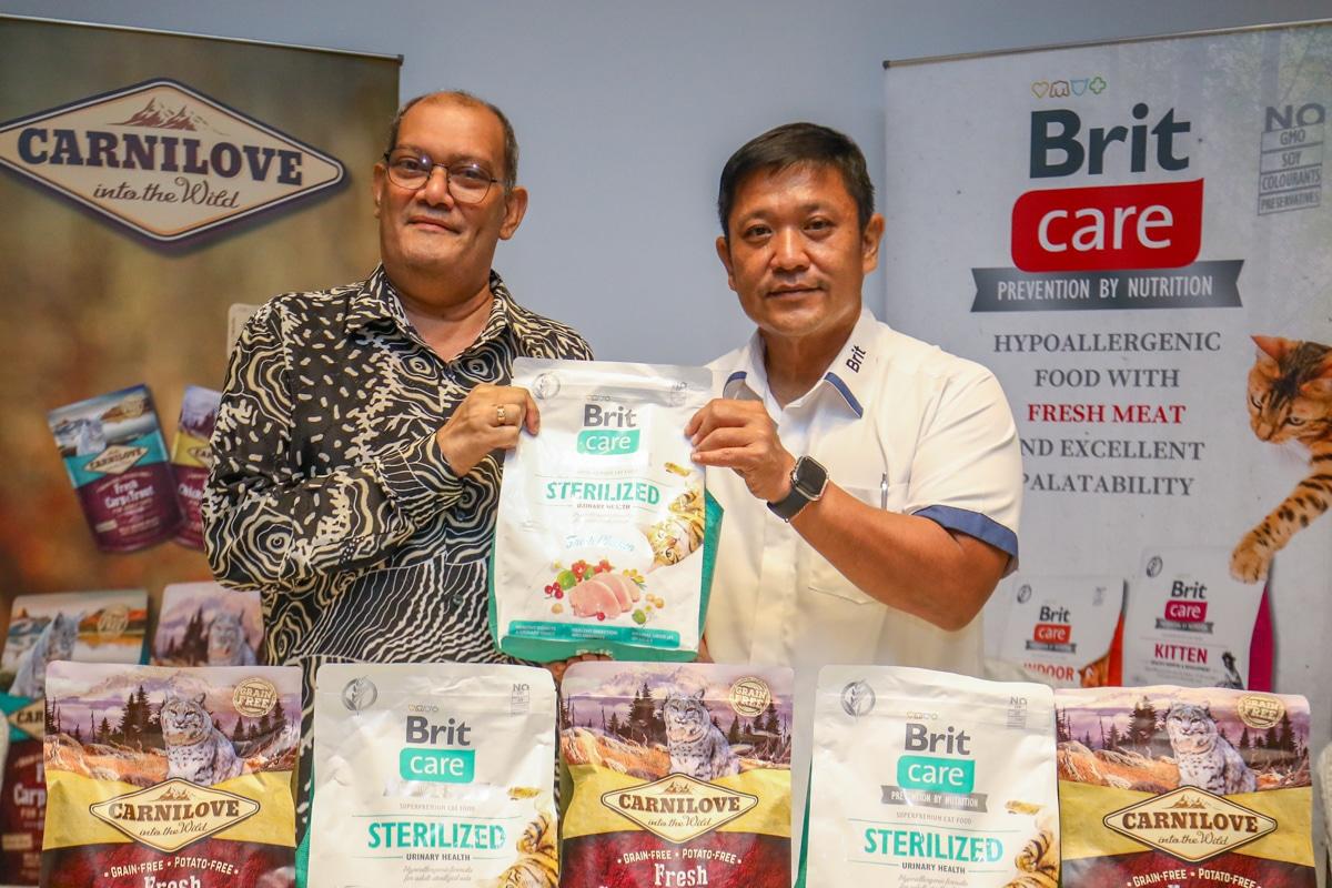 Lima tan makanan kucing diedar kepada pemilik terjejas banjir