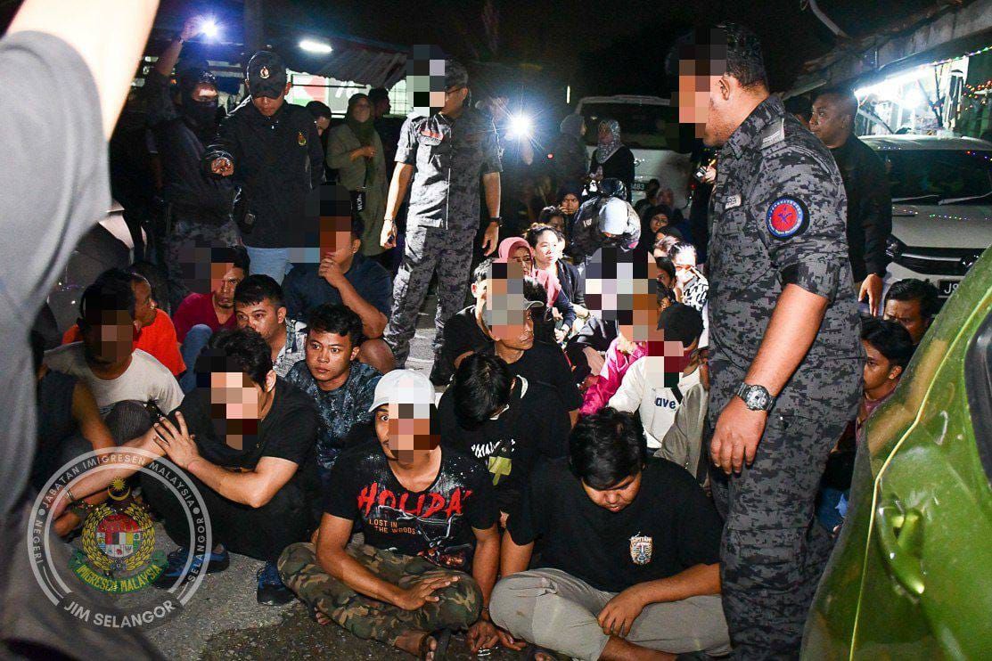 凌晨扫荡阿依希淡木屋区 移民局捕49外籍人士