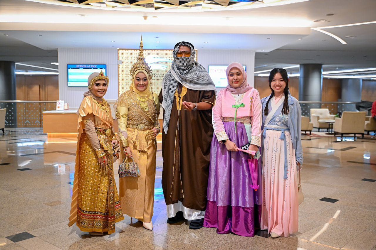 年度感恩晚宴突显多元开明精神   房地部膺国家发展大奖总冠军