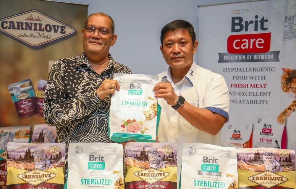 Brit Malaysia移交5吨猫粮予水灾区饲主