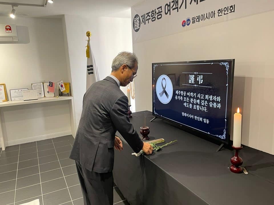Duta Korea Selatan beri penghormatan kepada mangsa nahas Jeju Air