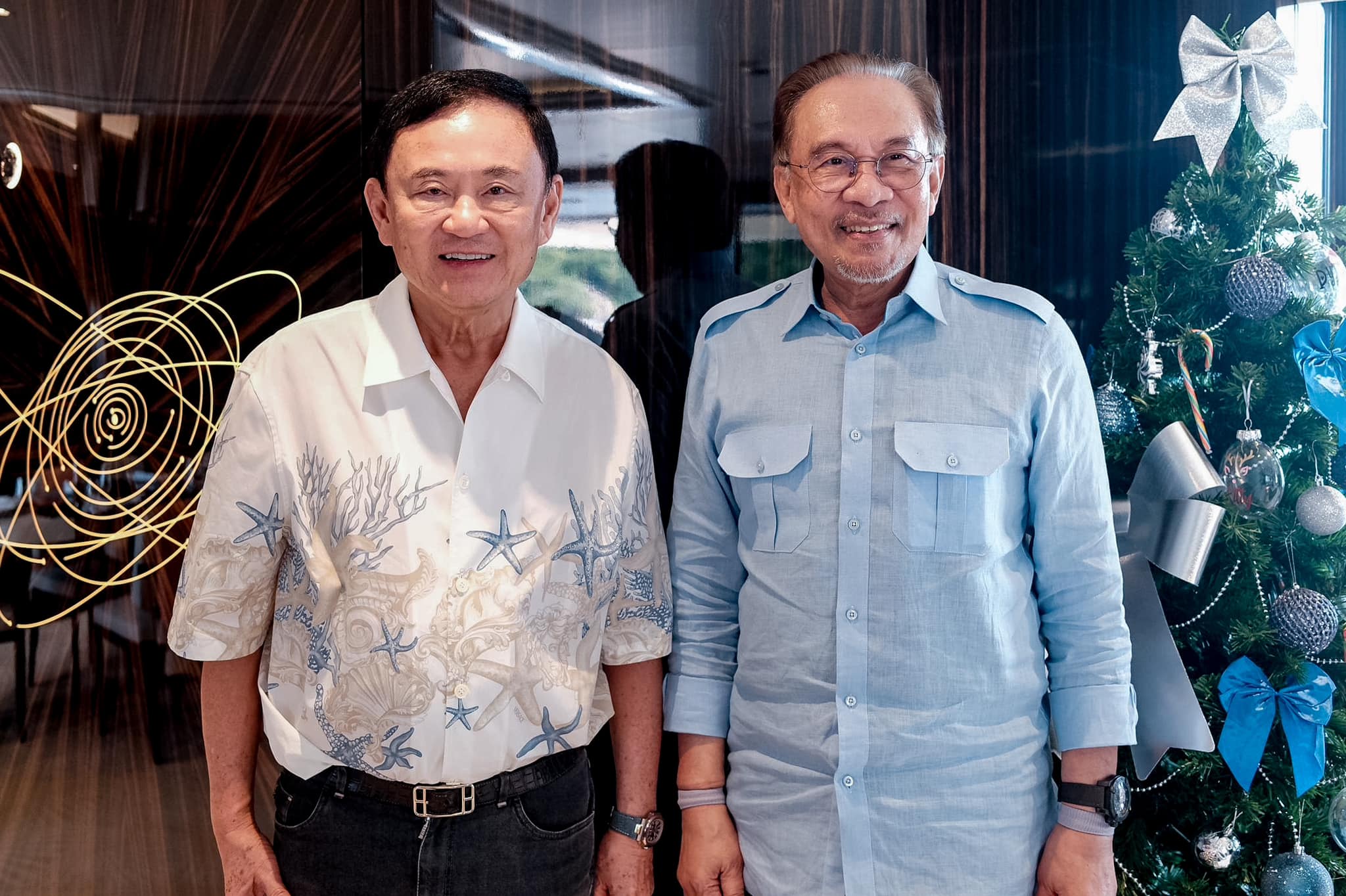 PM meets Thaksin to discuss key regional issues