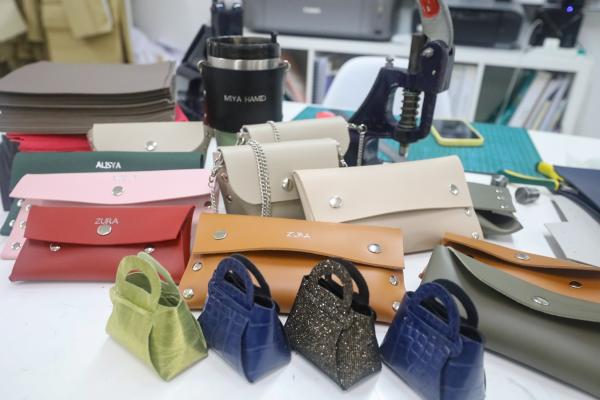 Beg tangan paku fesyen terbaharu ikutan wanita masa kini