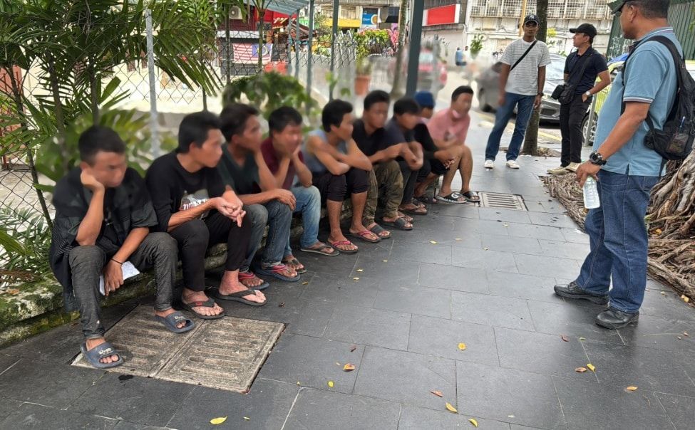 疑隆市非法收停车费 移民局捕17外籍者