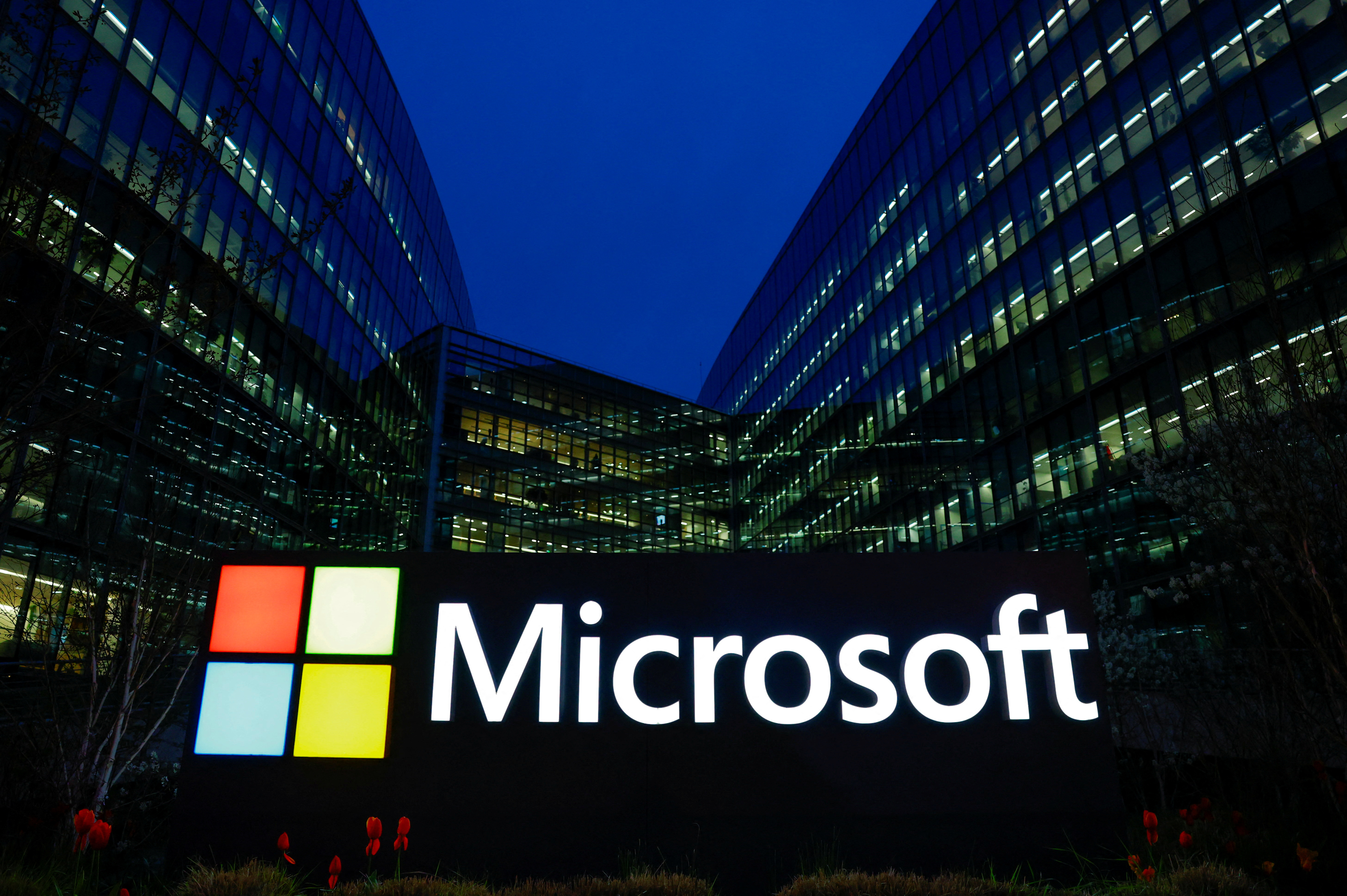 Microsoft faces UK suit over cloud computing licences