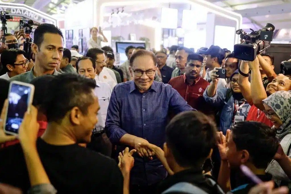 வறுமை ஒழிப்பு முயற்சிகள் அனைத்து இனங்களையும் உள்ளடக்கியது, பாகுபாடு இல்லை - பிரதமர் அன்வார்