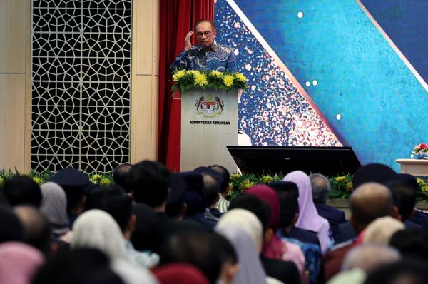 对两数码计划延迟感失望 安华为昨天大发雷霆道歉