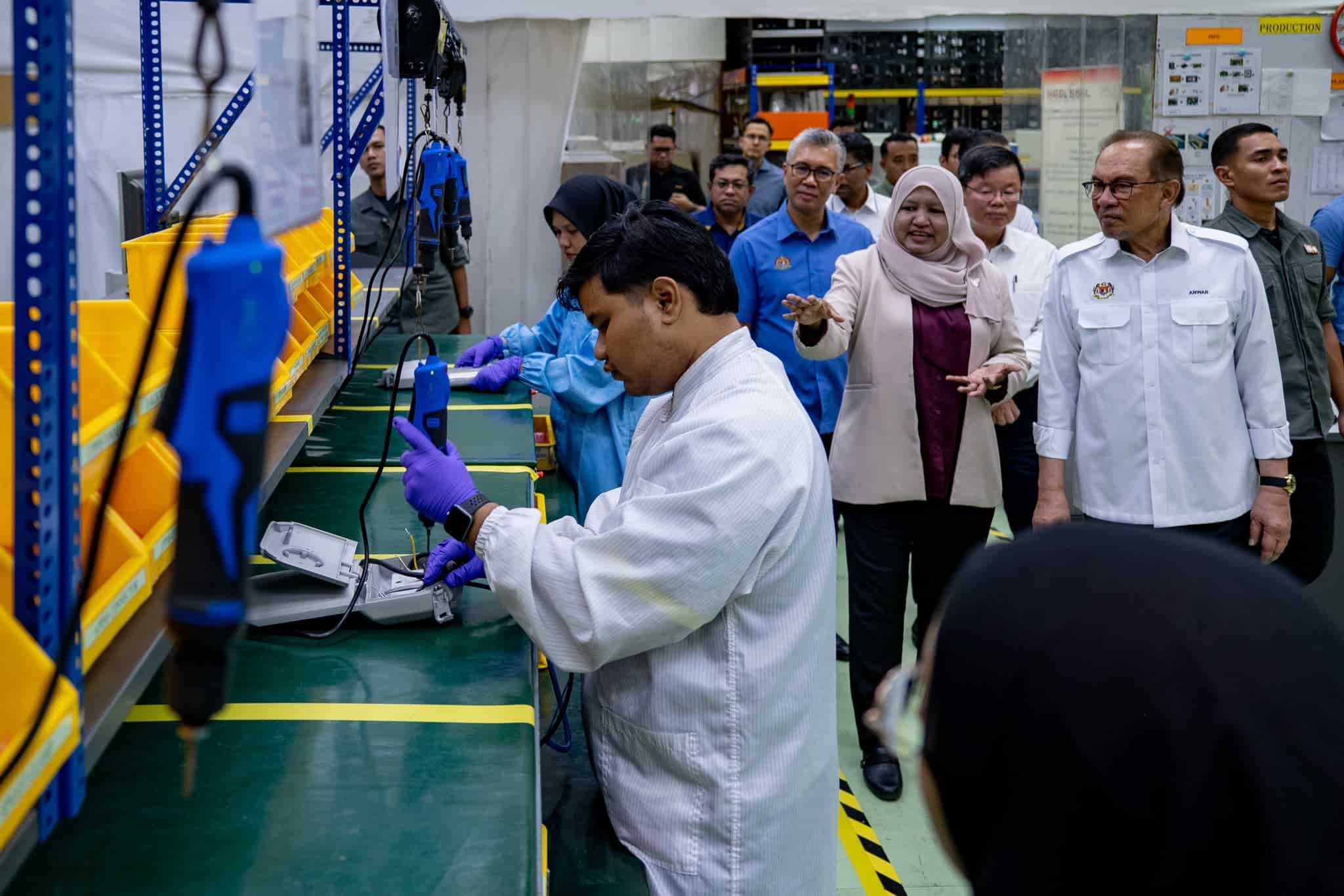 Anwar: Pelaburan sektor teknologi meningkat, syarikat tempatan diseru rebut peluang